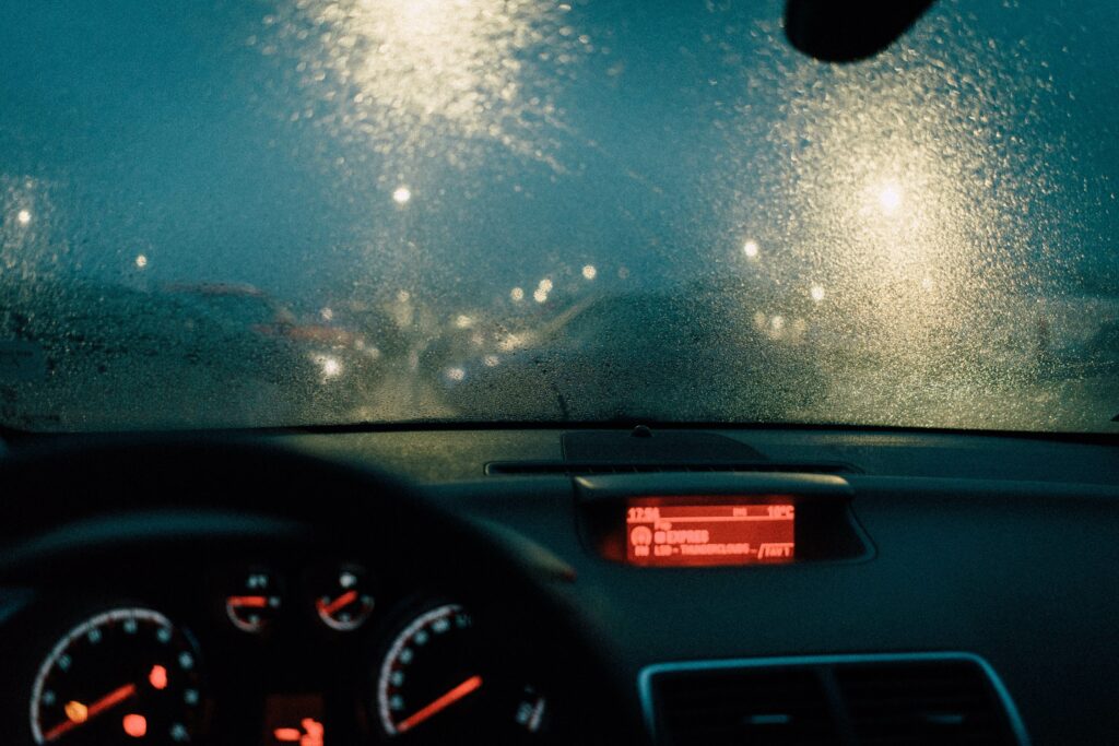 Keep Your Windscreen Clear While You Drive at Night